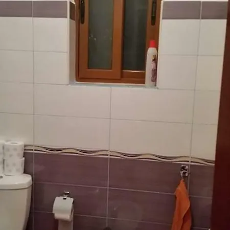Rruga Shyqiri Lakra Elsi Berat